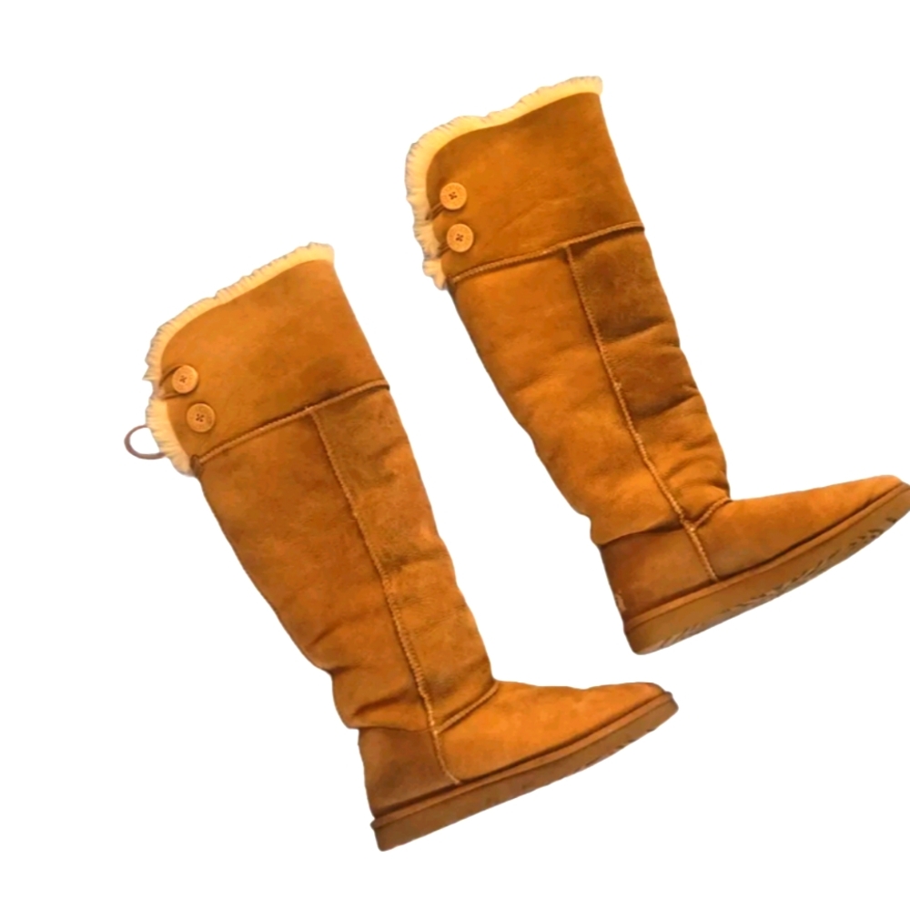 - OVER THE KNEE UGG AUSTRALIA SZ 8